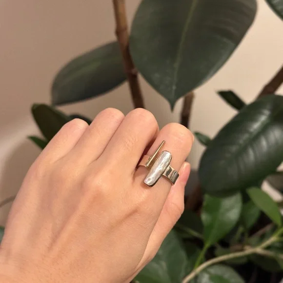 Sterling Silver Ring with Elongated White Pearl - Picture 3 of 7